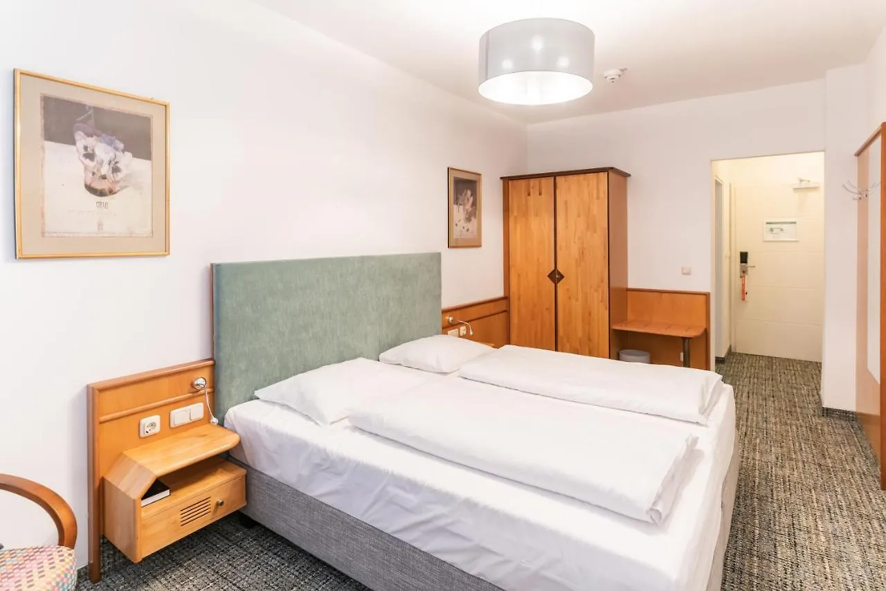 Altstadthotel Grauer Wolf Эрланген Отель