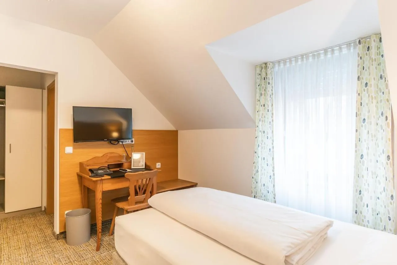 *** Отель Altstadthotel Grauer Wolf Эрланген Германия