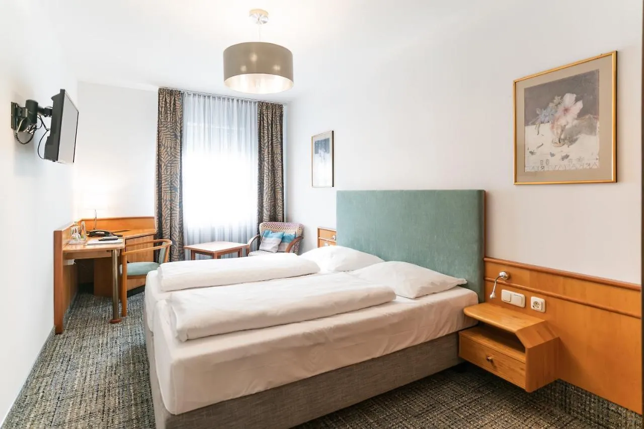 Altstadthotel Grauer Wolf Эрланген 3*,